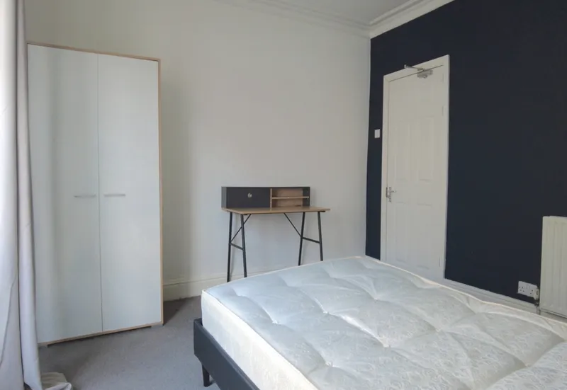 6 Bed Student House //  July 2026 - Image 2